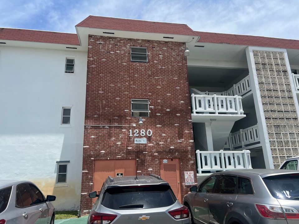 Под контрактом: $87,000 (1 спален, 1 ванн, 730 Квадратных фут)