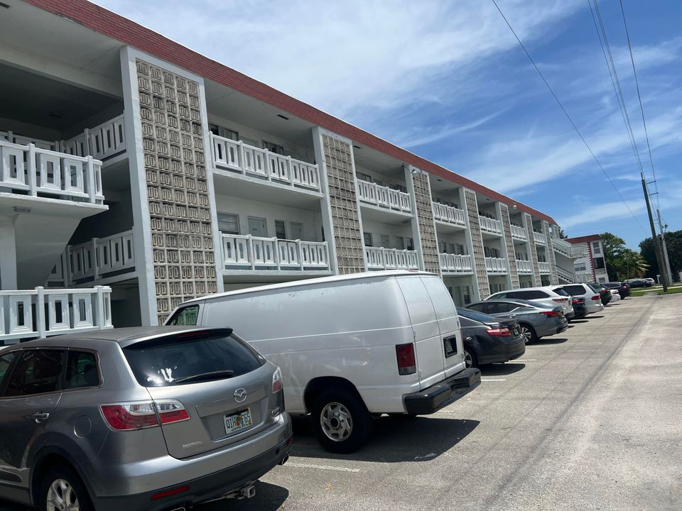 Под контрактом: $87,000 (1 спален, 1 ванн, 730 Квадратных фут)