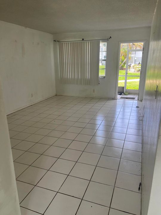 Под контрактом: $87,000 (1 спален, 1 ванн, 730 Квадратных фут)