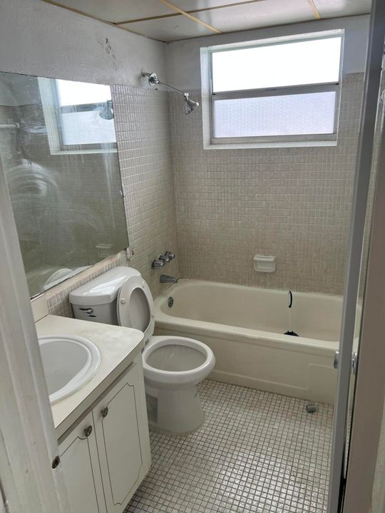 Под контрактом: $87,000 (1 спален, 1 ванн, 730 Квадратных фут)