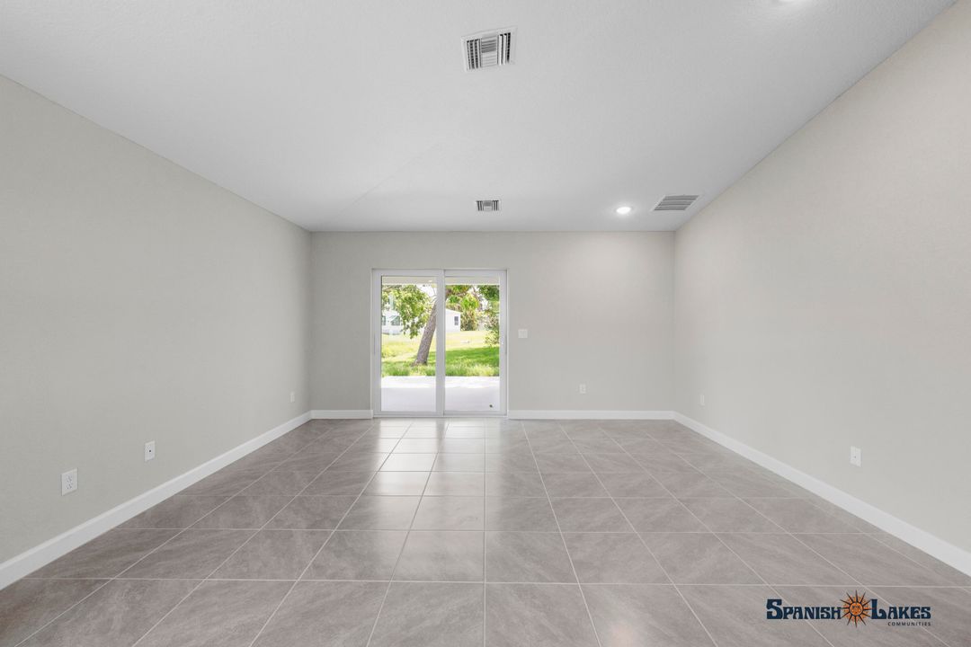 Под контрактом: $199,000 (1 спален, 1 ванн, 950 Квадратных фут)