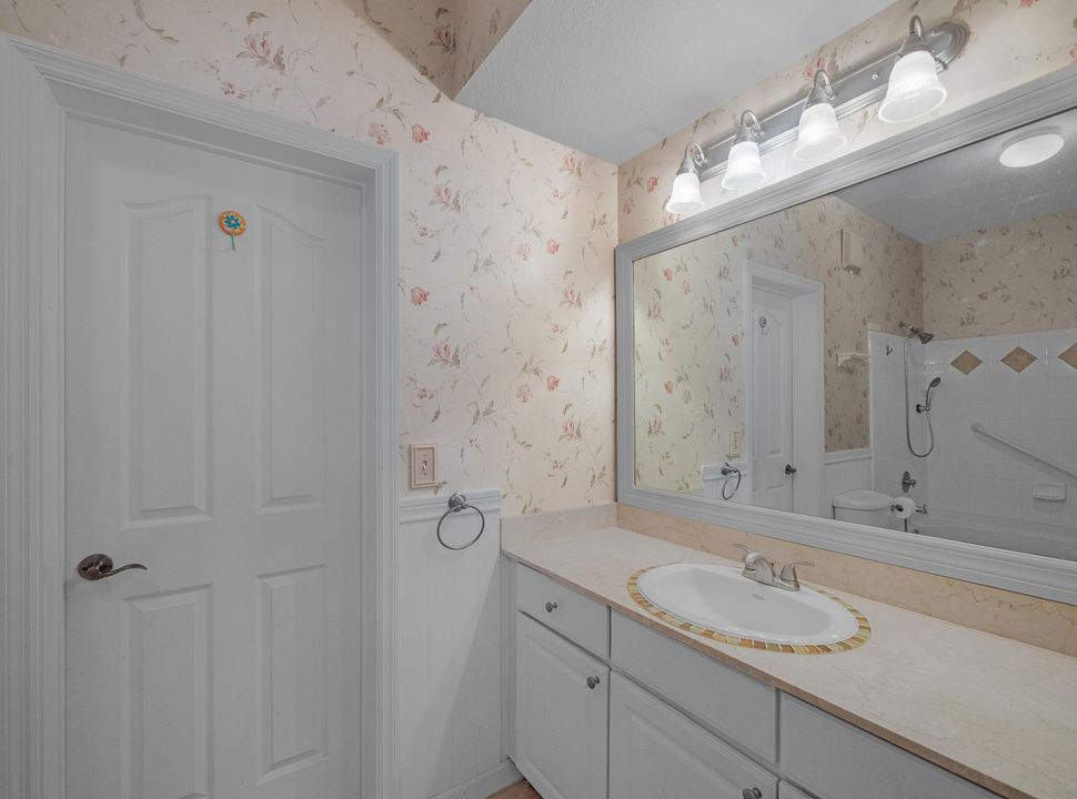 En Venta: $384,900 (2 camas, 2 baños, 1344 Pies cuadrados)