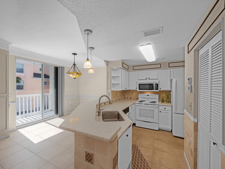 En Venta: $384,900 (2 camas, 2 baños, 1344 Pies cuadrados)