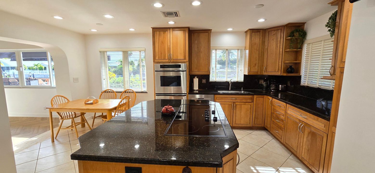 Active With Contract: $7,900 (3 beds, 2 baths, 2819 Square Feet)