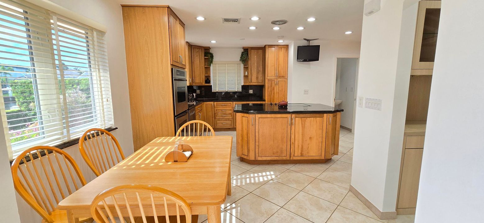 Active With Contract: $7,900 (3 beds, 2 baths, 2819 Square Feet)