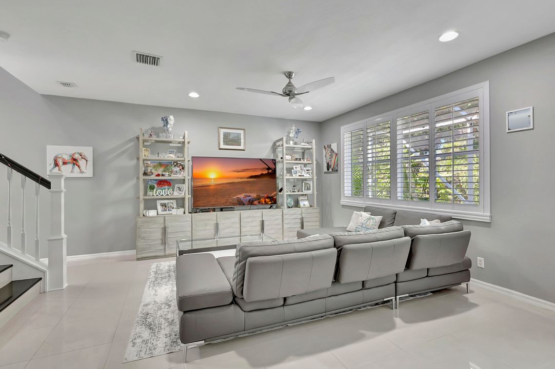 Под контрактом: $514,999 (3 спален, 2 ванн, 1774 Квадратных фут)