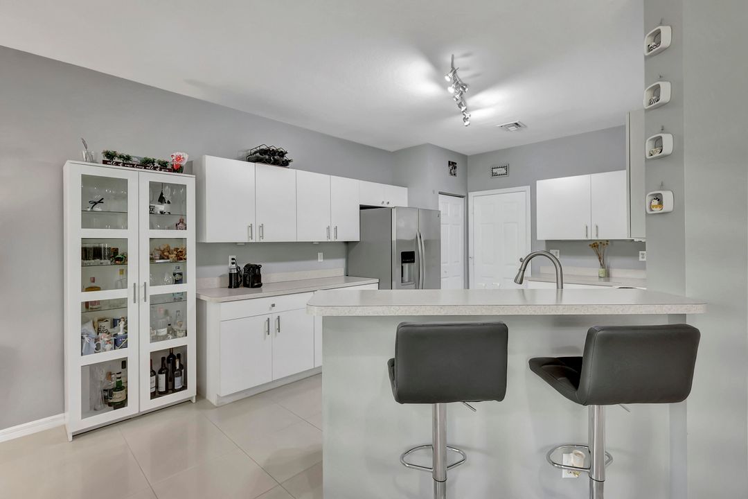 Под контрактом: $514,999 (3 спален, 2 ванн, 1774 Квадратных фут)