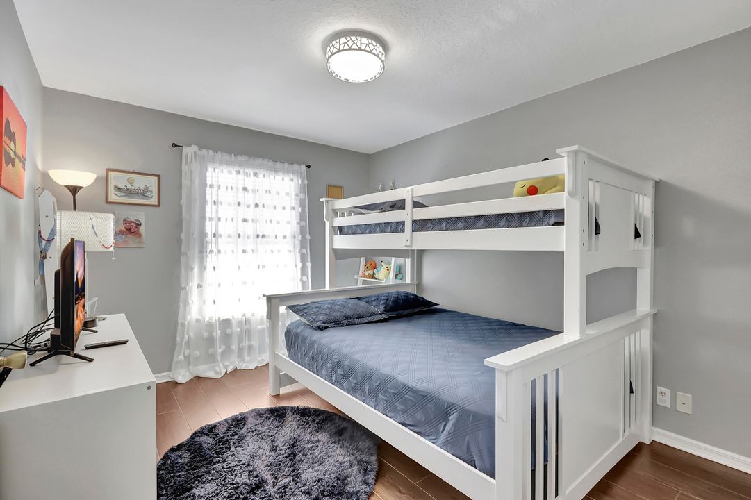 Под контрактом: $514,999 (3 спален, 2 ванн, 1774 Квадратных фут)