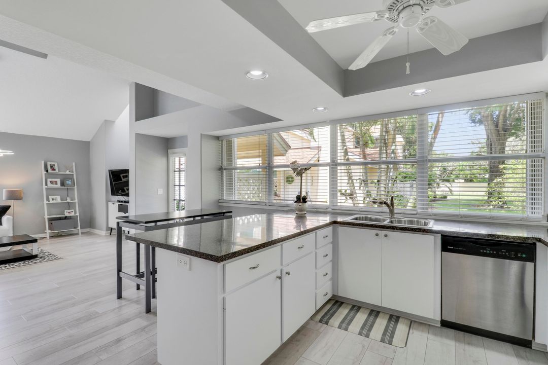 合同活跃: $338,500 (3 贝兹, 2 浴室, 1386 平方英尺)