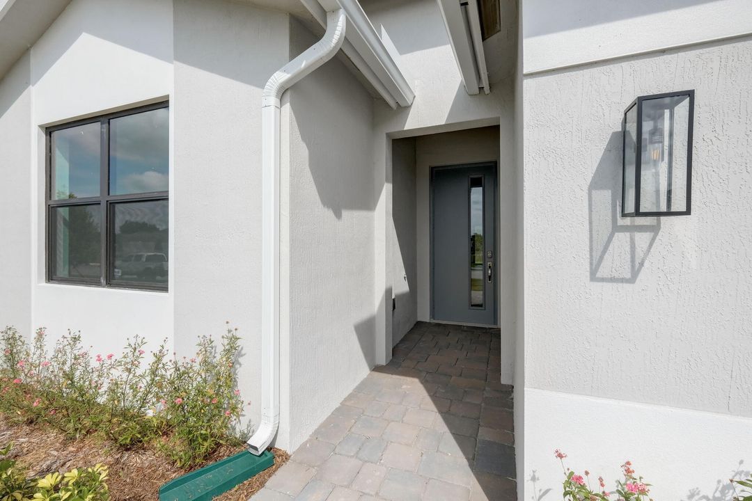 For Rent: $3,800 (4 beds, 2 baths, 2033 Square Feet)