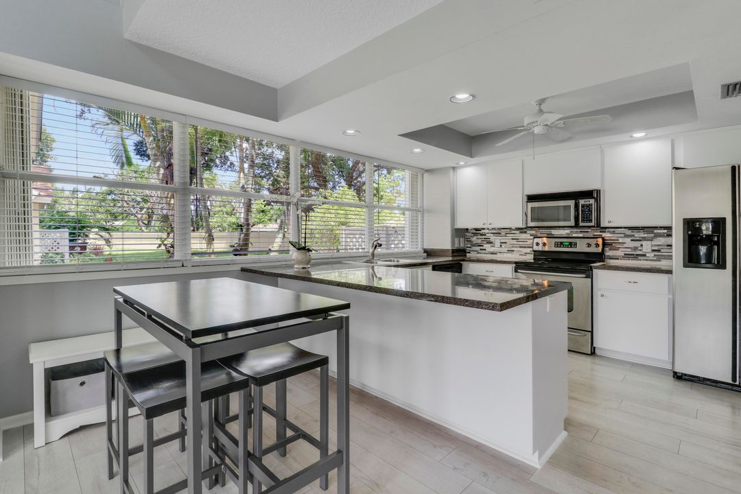 合同活跃: $338,500 (3 贝兹, 2 浴室, 1386 平方英尺)