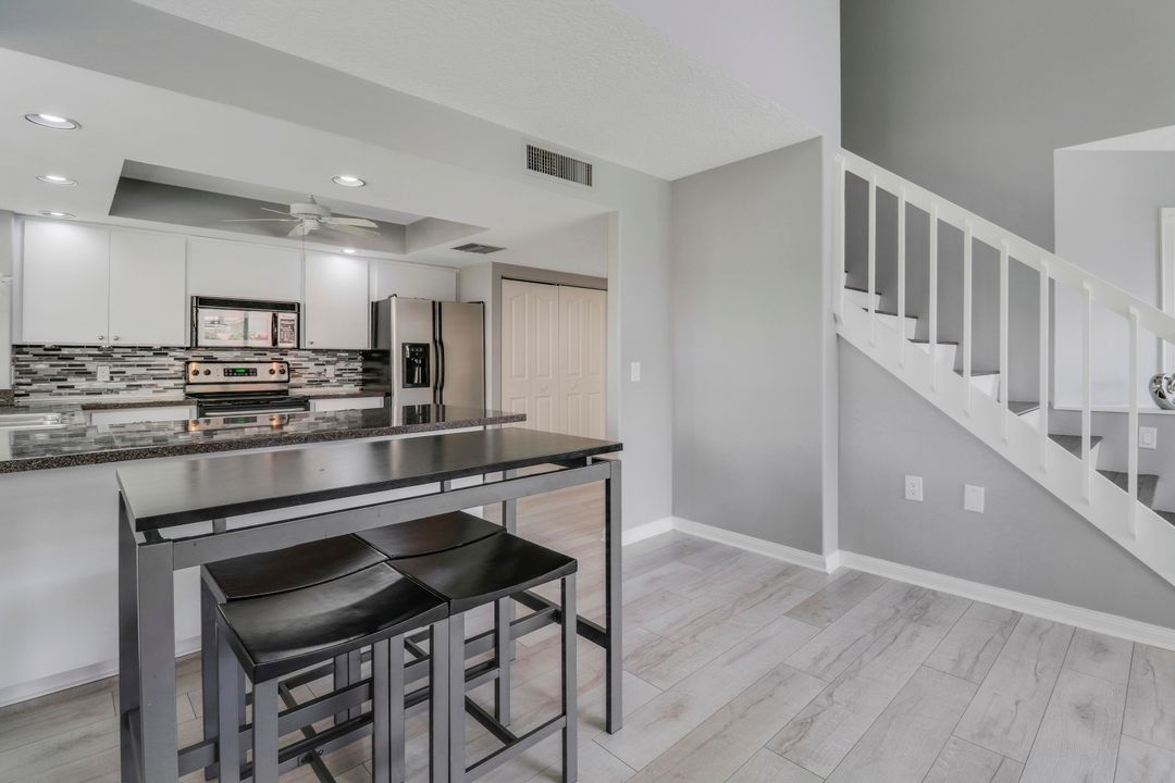 合同活跃: $338,500 (3 贝兹, 2 浴室, 1386 平方英尺)