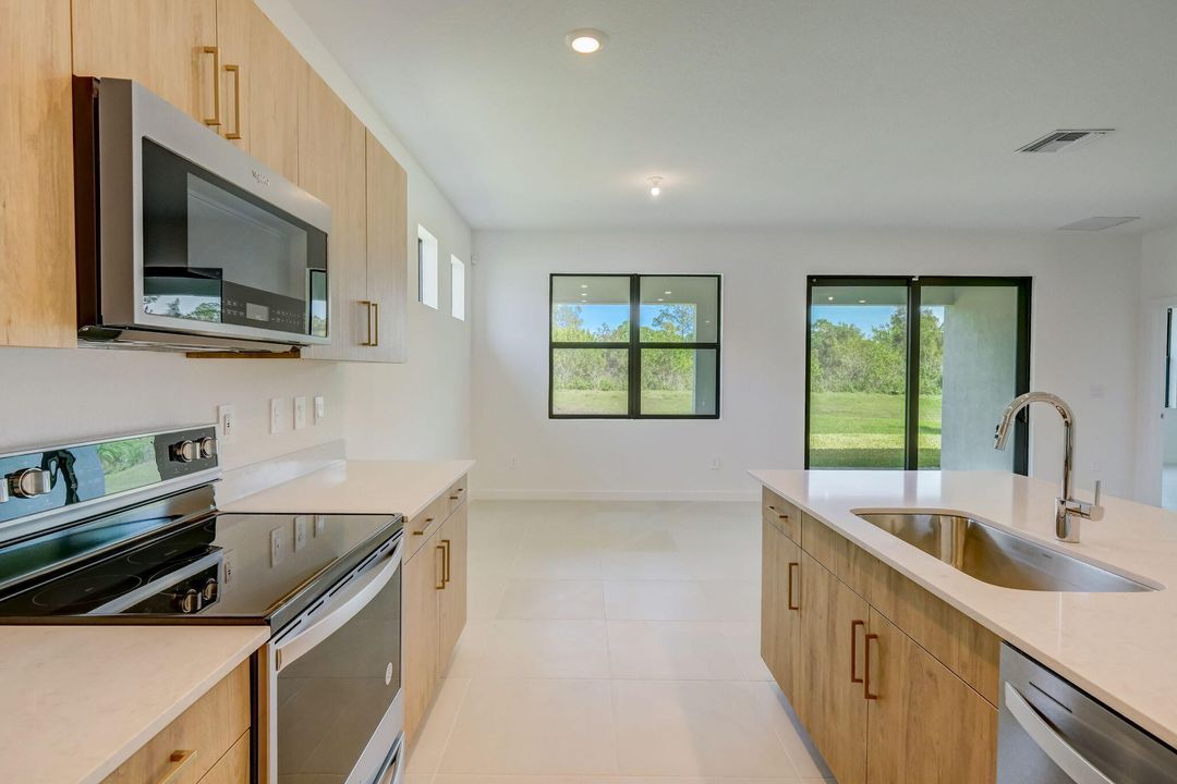 For Rent: $3,800 (4 beds, 2 baths, 2033 Square Feet)