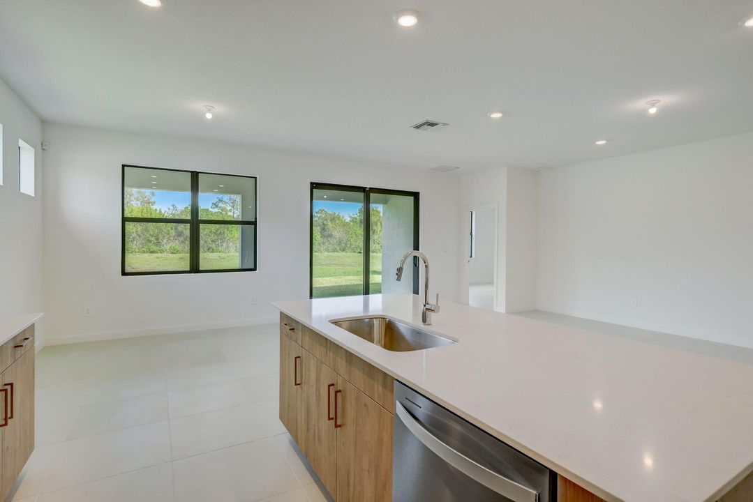 For Rent: $3,800 (4 beds, 2 baths, 2033 Square Feet)