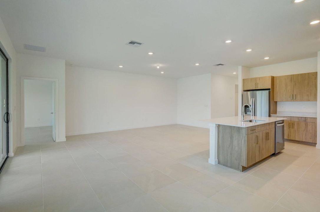 For Rent: $3,800 (4 beds, 2 baths, 2033 Square Feet)