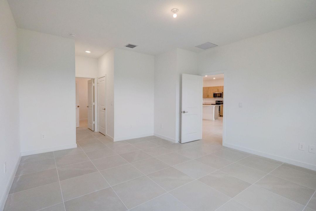 For Rent: $3,800 (4 beds, 2 baths, 2033 Square Feet)