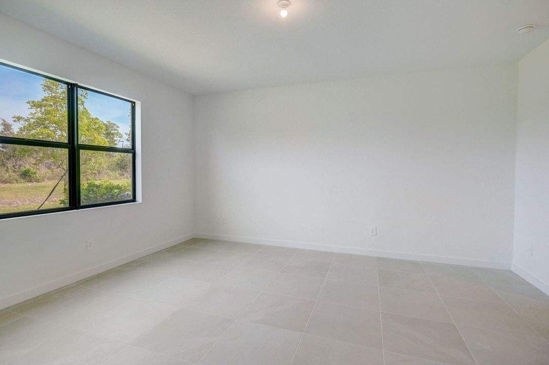 For Rent: $3,800 (4 beds, 2 baths, 2033 Square Feet)