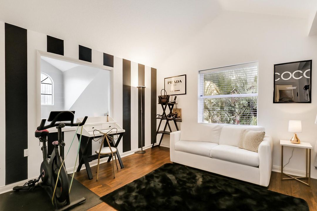 合同活跃: $338,500 (3 贝兹, 2 浴室, 1386 平方英尺)