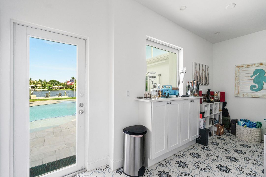 待售: $2,500,000 (5 贝兹, 5 浴室, 4482 平方英尺)