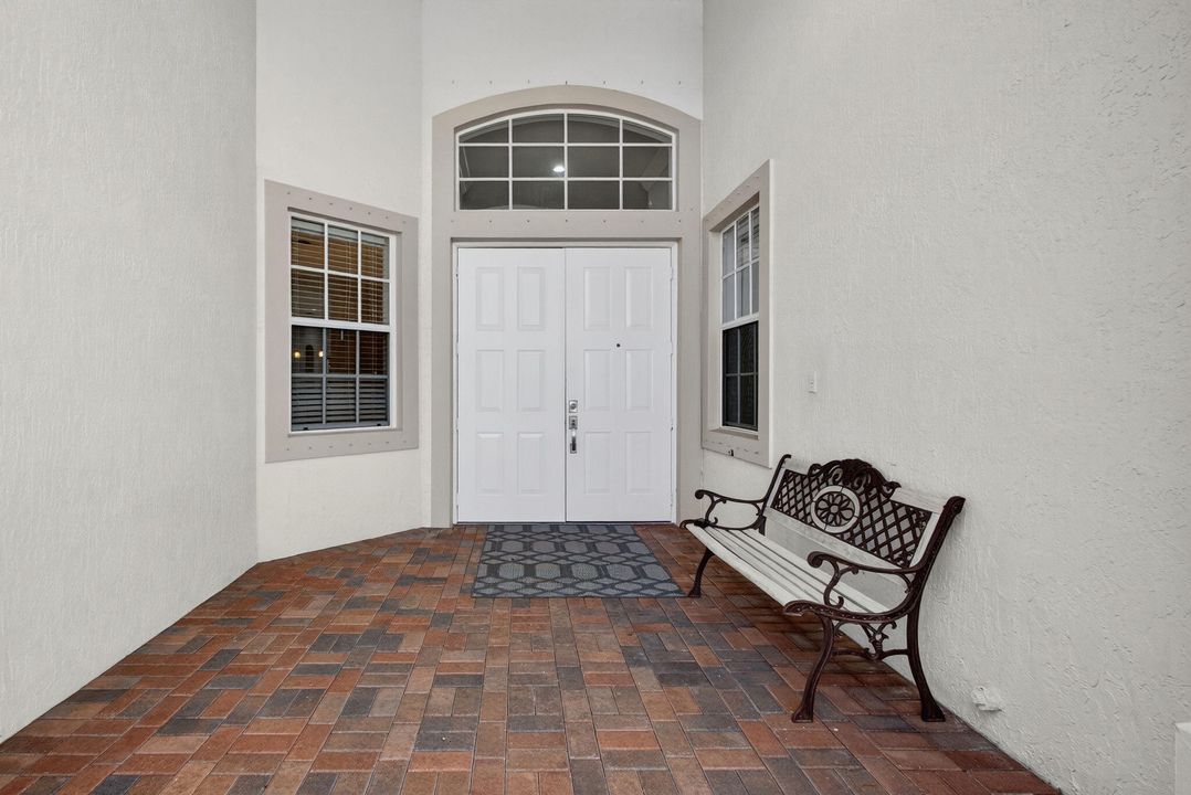 Под контрактом: $899,000 (5 спален, 3 ванн, 3066 Квадратных фут)