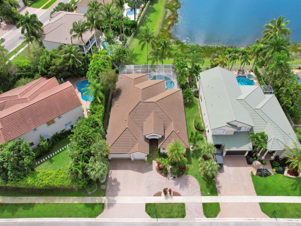 Под контрактом: $899,000 (5 спален, 3 ванн, 3066 Квадратных фут)