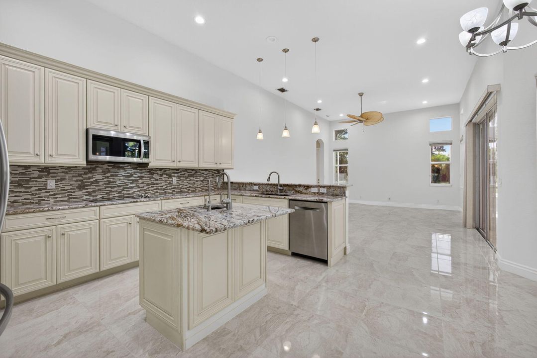 Под контрактом: $899,000 (5 спален, 3 ванн, 3066 Квадратных фут)