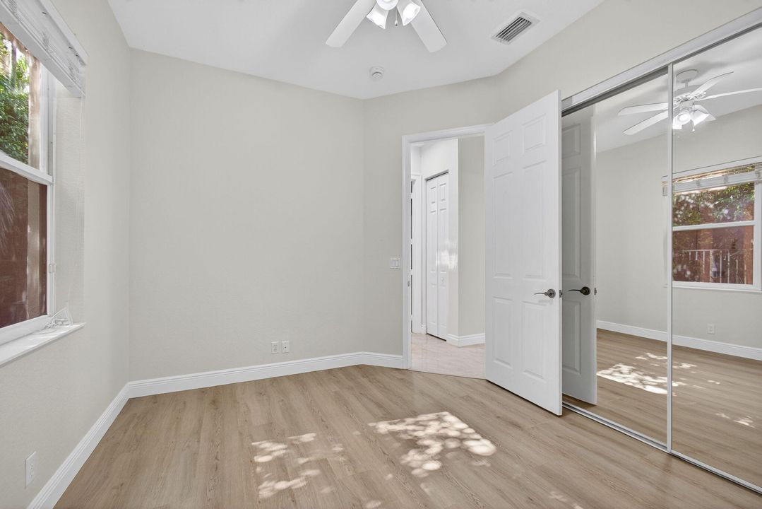 Под контрактом: $899,000 (5 спален, 3 ванн, 3066 Квадратных фут)