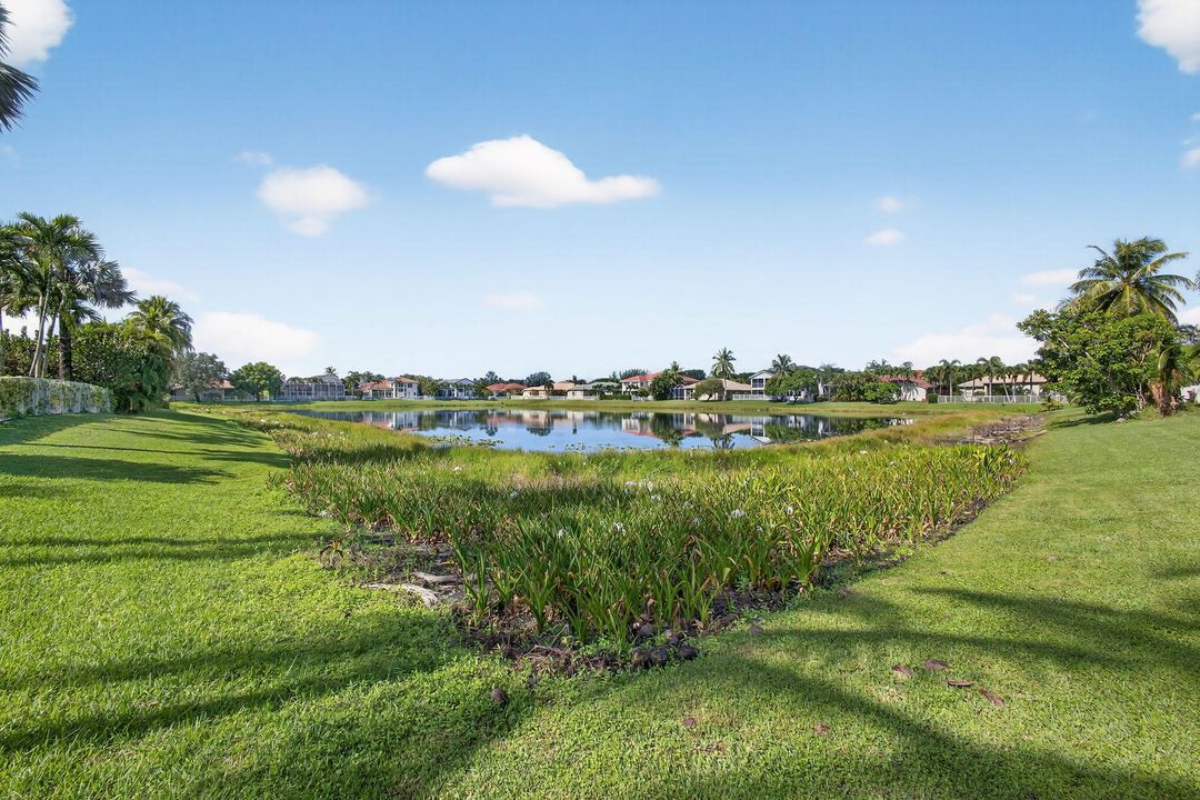 Под контрактом: $899,000 (5 спален, 3 ванн, 3066 Квадратных фут)