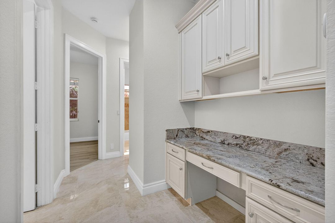 Под контрактом: $899,000 (5 спален, 3 ванн, 3066 Квадратных фут)