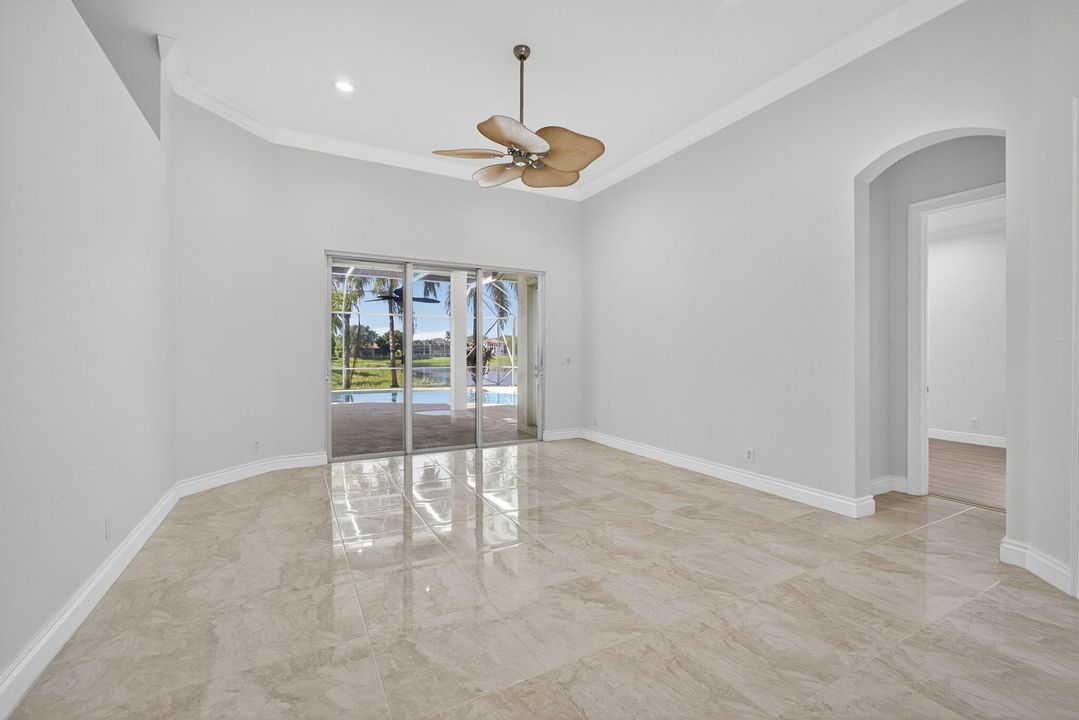 Под контрактом: $899,000 (5 спален, 3 ванн, 3066 Квадратных фут)