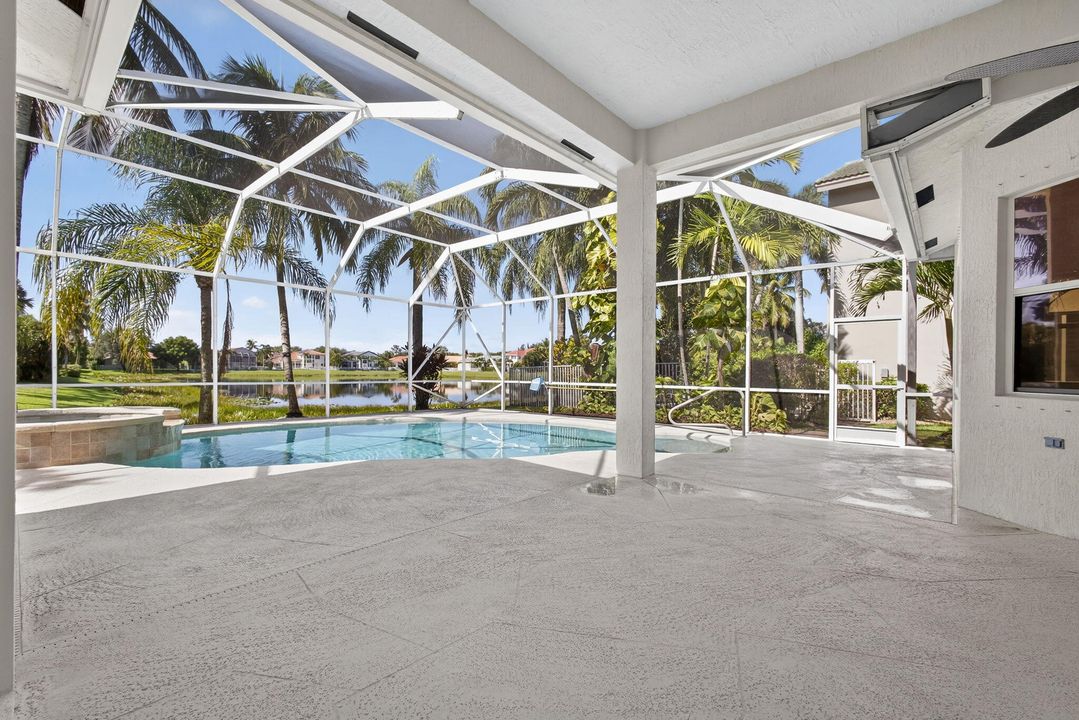 Под контрактом: $899,000 (5 спален, 3 ванн, 3066 Квадратных фут)