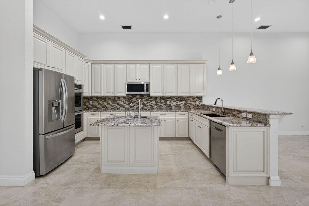 Под контрактом: $899,000 (5 спален, 3 ванн, 3066 Квадратных фут)