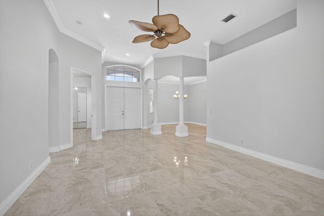 Под контрактом: $899,000 (5 спален, 3 ванн, 3066 Квадратных фут)