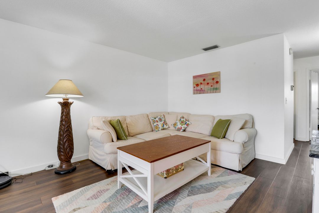 出租: $1,650 (2 贝兹, 1 浴室, 837 平方英尺)