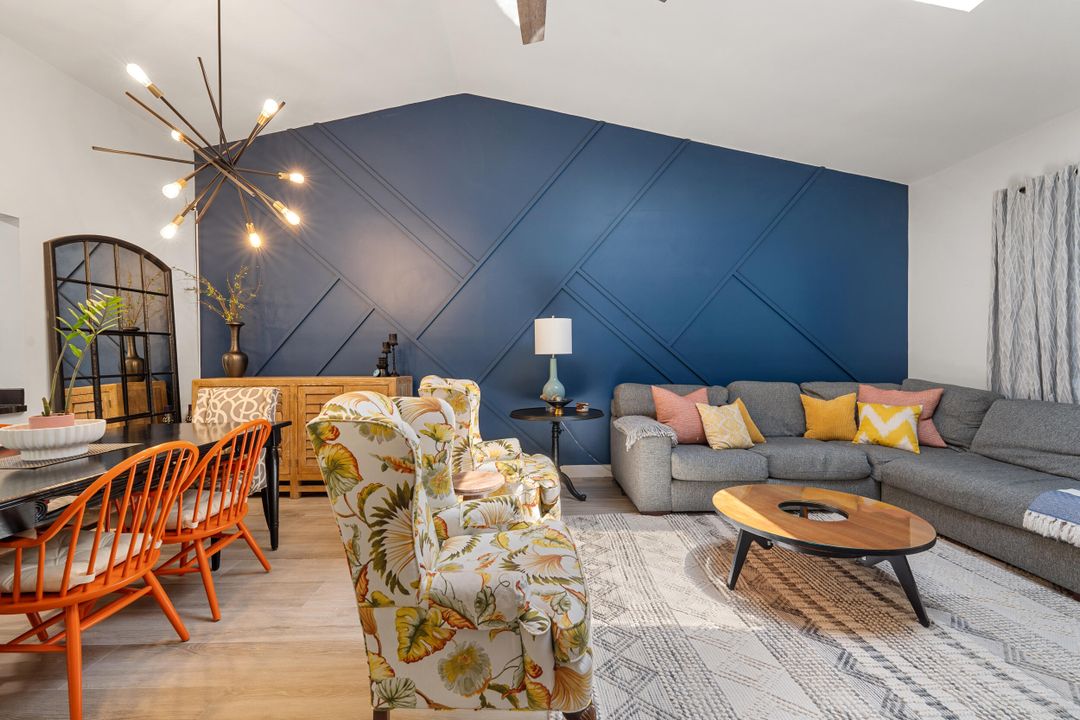 合同活跃: $2,550 (2 贝兹, 2 浴室, 1245 平方英尺)