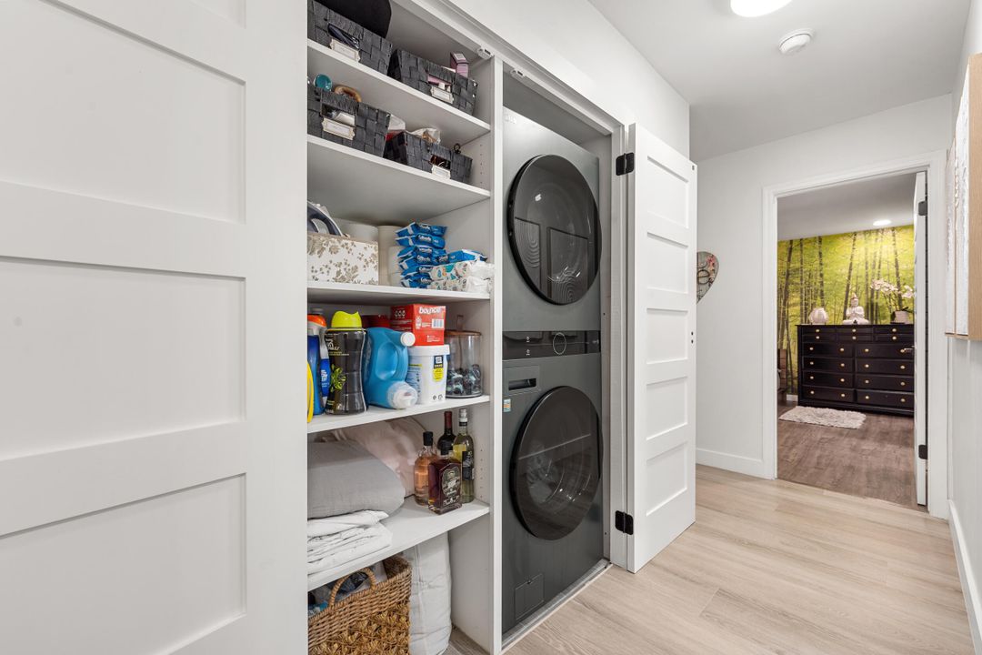 合同活跃: $2,550 (2 贝兹, 2 浴室, 1245 平方英尺)