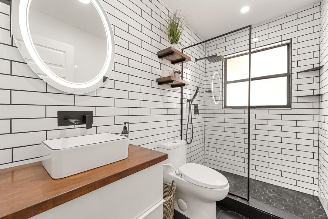 合同活跃: $2,550 (2 贝兹, 2 浴室, 1245 平方英尺)