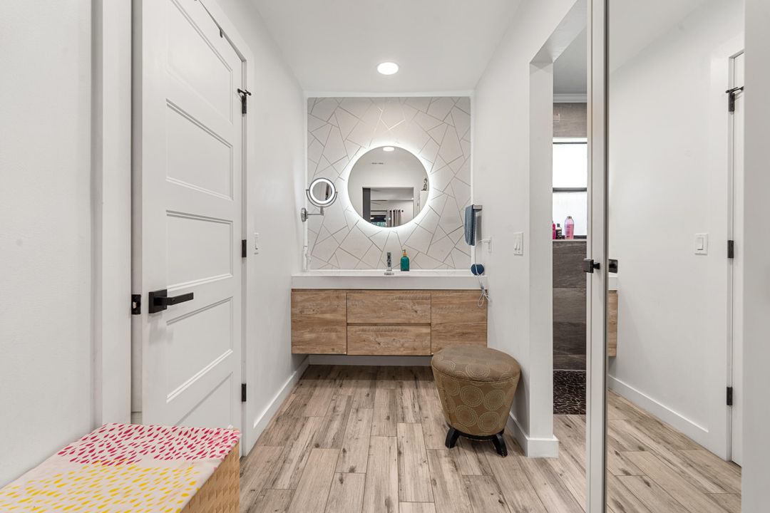 合同活跃: $2,550 (2 贝兹, 2 浴室, 1245 平方英尺)