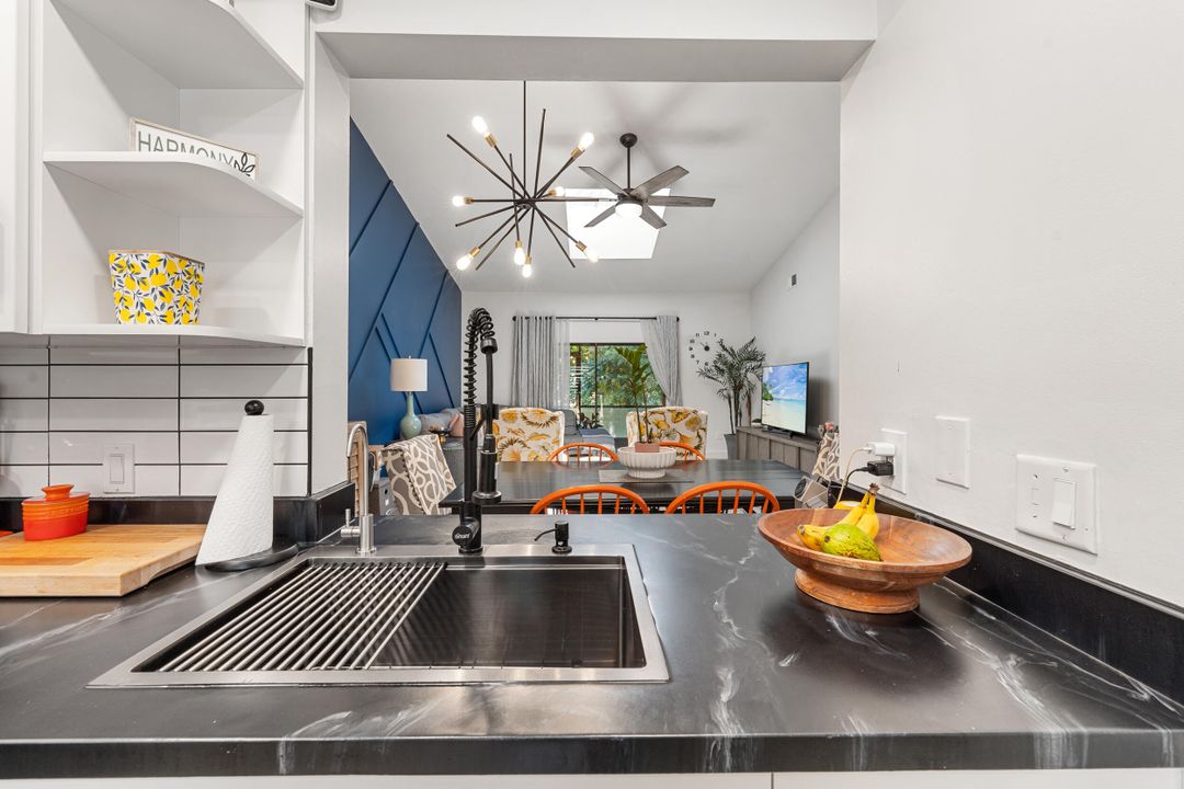 合同活跃: $2,550 (2 贝兹, 2 浴室, 1245 平方英尺)