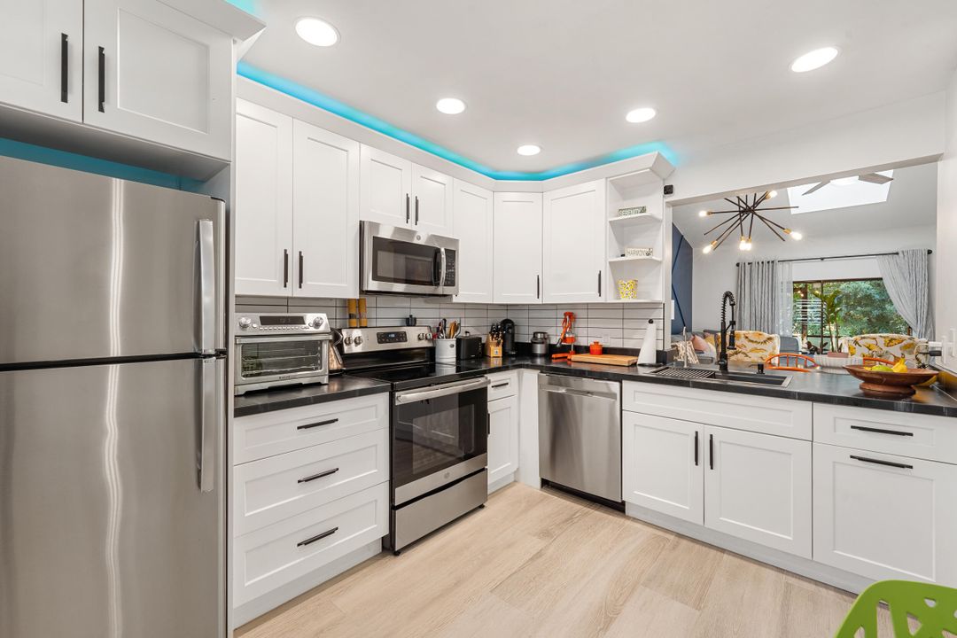 合同活跃: $2,550 (2 贝兹, 2 浴室, 1245 平方英尺)