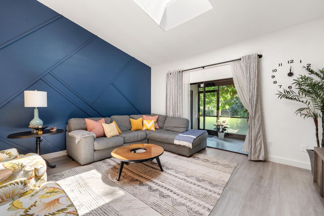 合同活跃: $2,550 (2 贝兹, 2 浴室, 1245 平方英尺)