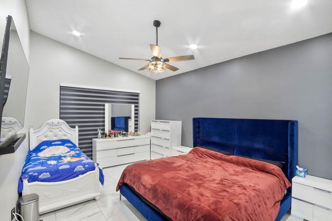 Activo con contrato: $3,150 (3 camas, 2 baños, 1861 Pies cuadrados)