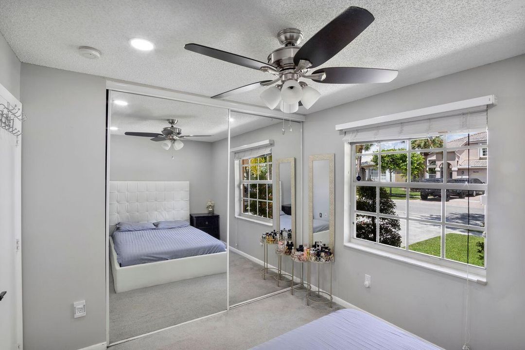 Activo con contrato: $3,150 (3 camas, 2 baños, 1861 Pies cuadrados)