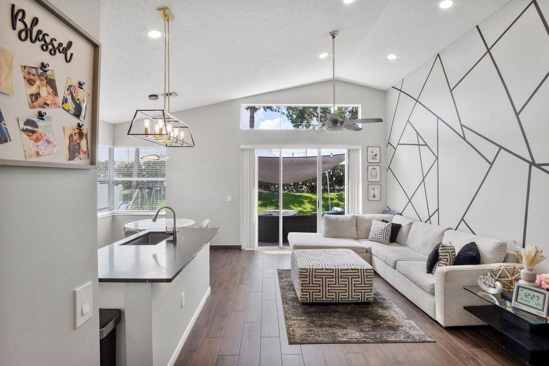 Activo con contrato: $3,150 (3 camas, 2 baños, 1861 Pies cuadrados)