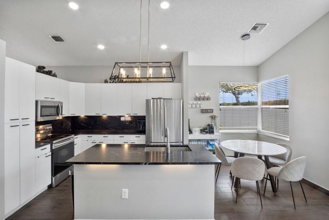 Activo con contrato: $3,150 (3 camas, 2 baños, 1861 Pies cuadrados)