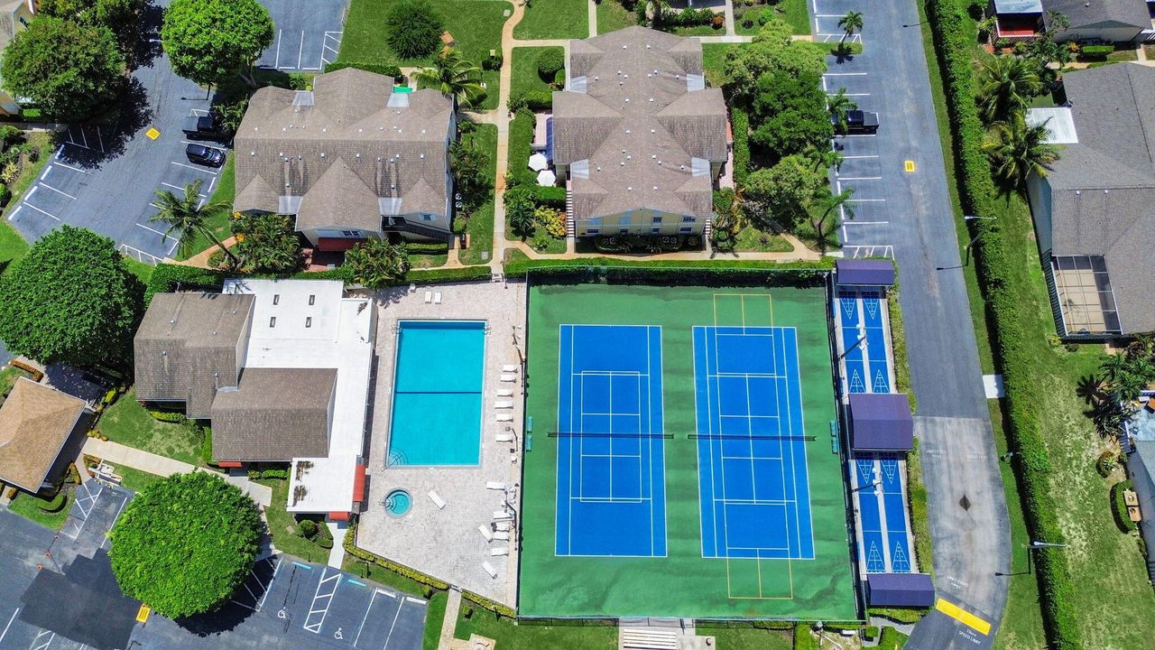 For Sale: $231,000 (2 beds, 2 baths, 1045 Square Feet)