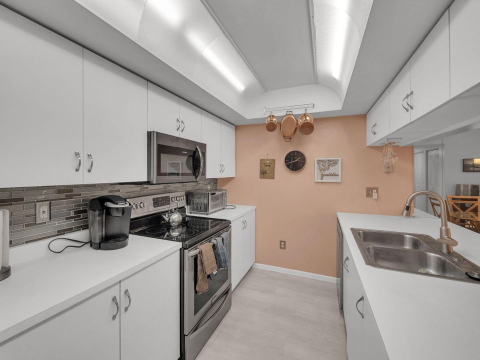 For Sale: $231,000 (2 beds, 2 baths, 1045 Square Feet)