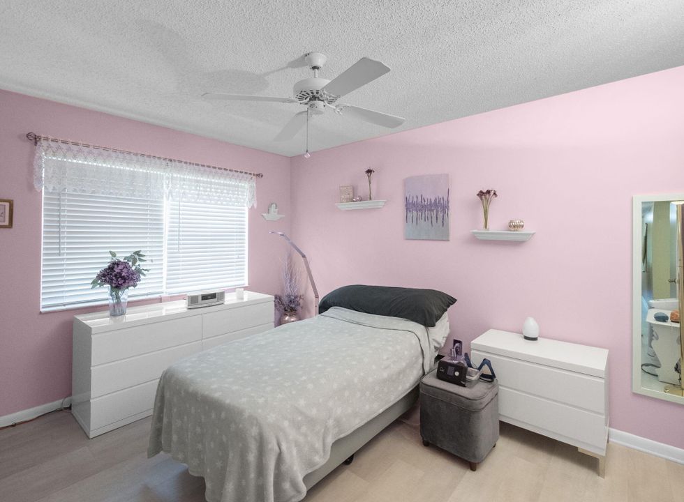 For Sale: $231,000 (2 beds, 2 baths, 1045 Square Feet)