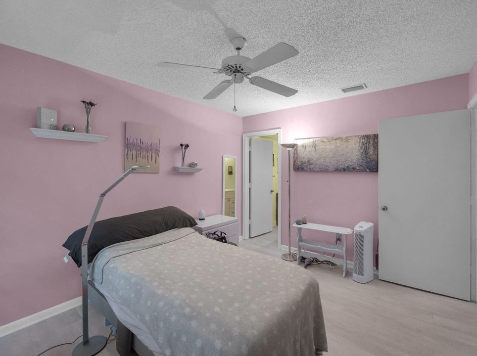 For Sale: $231,000 (2 beds, 2 baths, 1045 Square Feet)