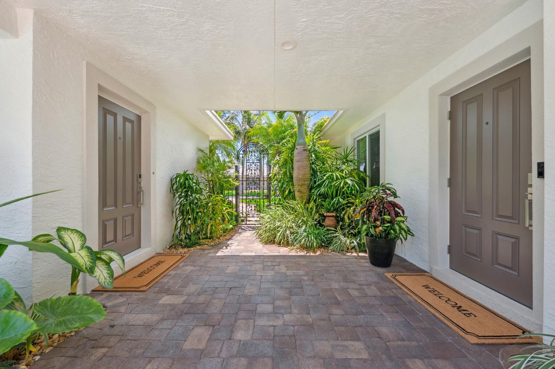 合同活跃: $1,695,000 (5 贝兹, 3 浴室, 2348 平方英尺)